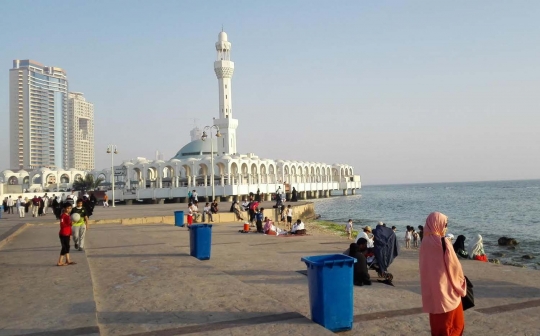 Melihat kemegahan Masjid Apung Jeddah