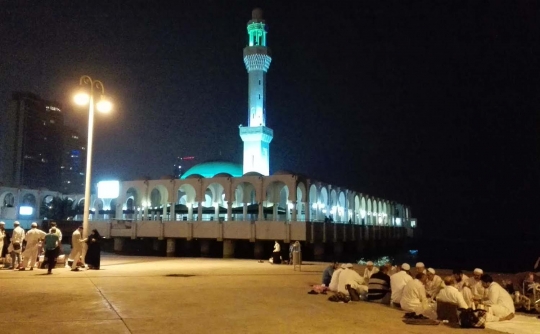 Melihat kemegahan Masjid Apung Jeddah