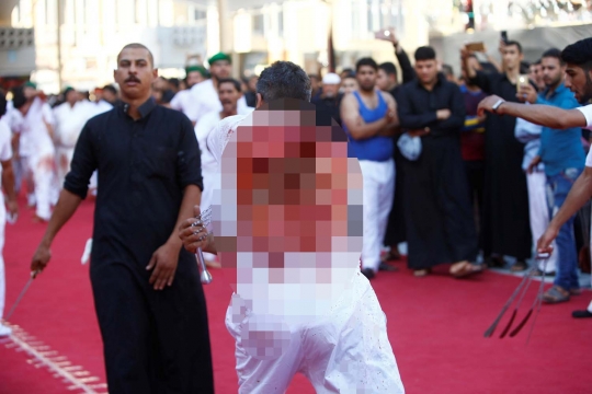 Mengerikannya ritual berdarah muslim Syiah saat rayakan Asyura