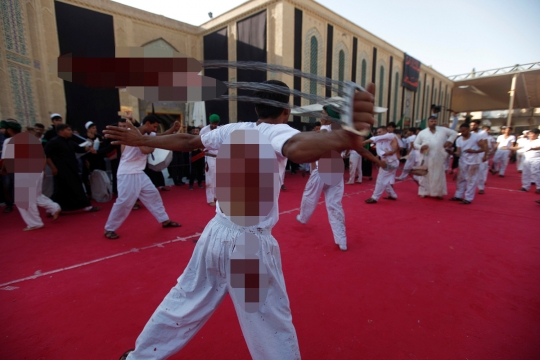 Mengerikannya ritual berdarah muslim Syiah saat rayakan Asyura