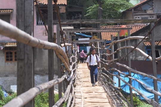 Kisah prihatin warga Kampung Poncol andalkan jembatan bambu reyot