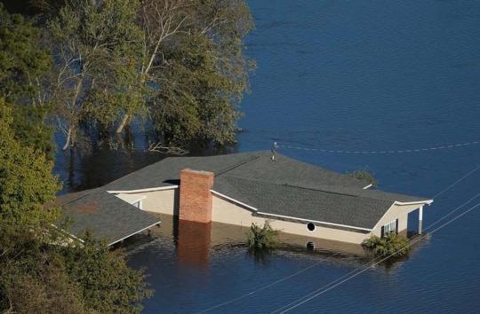 Terjangan Badai Matthew sulap North Carolina jadi 'lautan'