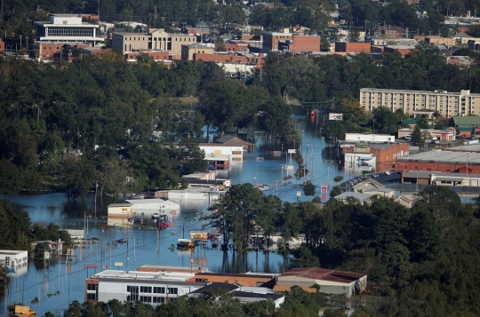 Terjangan Badai Matthew sulap North Carolina jadi 'lautan'