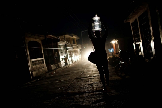 Potret prihatin warga Haiti lewati malam tanpa listrik
