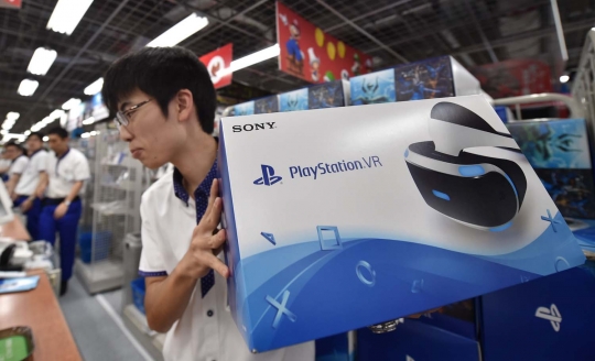 Antrean penggila game hiasi penjualan perdana PlayStation VR