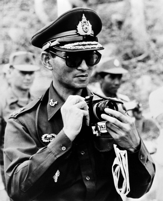 Foto-foto masa muda Raja Bhumibol, ganteng dan berkharisma