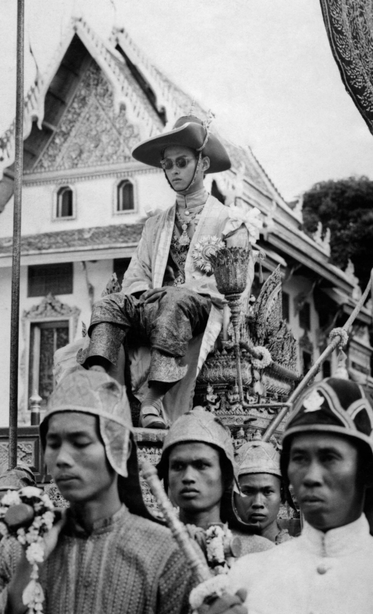 Foto-foto masa muda Raja Bhumibol, ganteng dan berkharisma