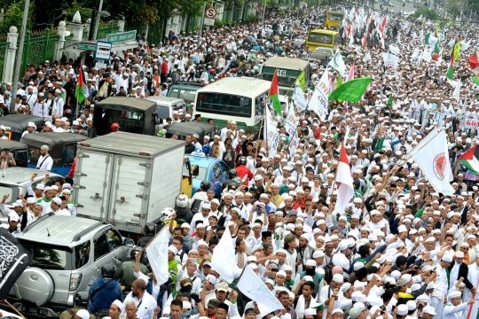 Ribuan massa ormas Islam banjiri jalan Medan Merdeka Timur