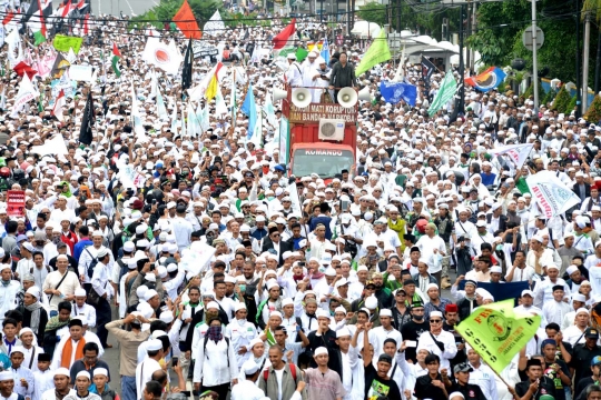 Ribuan massa ormas Islam banjiri jalan Medan Merdeka Timur