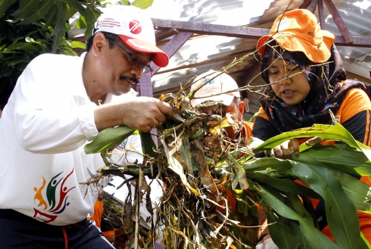 Djarot ajak warga bersihkan sampah di kali