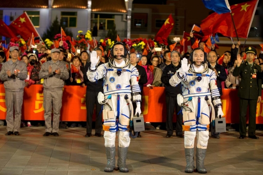 China kirim dua astronaut untuk tinggal sebulan di antariksa