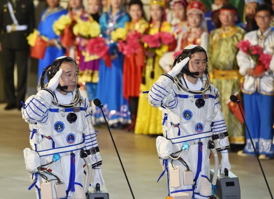 China kirim dua astronaut untuk tinggal sebulan di antariksa