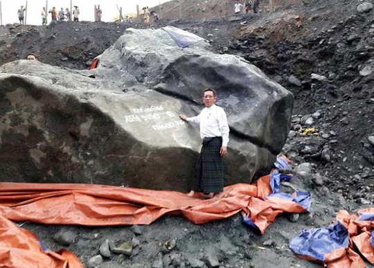 Ini wujud batu permata termahal sedunia yang ditemukan di Myanmar
