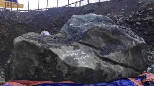 Ini wujud batu permata termahal sedunia yang ditemukan di Myanmar