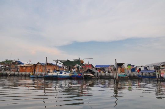 Kehidupan warga Pasar Ikan Luar Batang bertahan di tanah gusuran