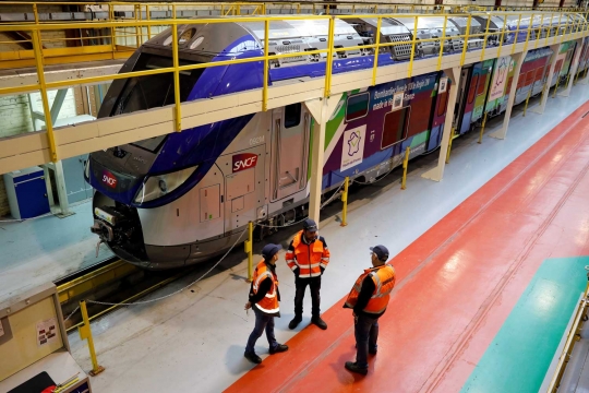 Menengok dapur pembuatan kereta mewah berkelas dunia di Prancis