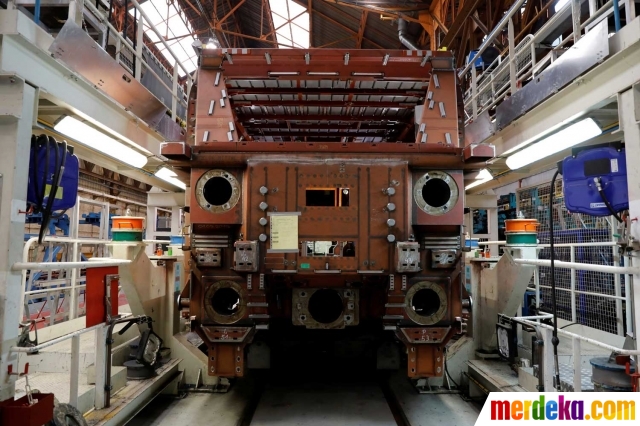 Foto : Menengok dapur pembuatan kereta mewah berkelas 