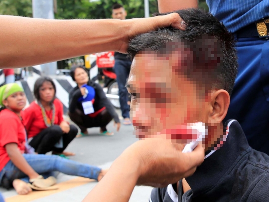 Tolak kehadiran militer AS, warga Filipina bentrok dengan polisi