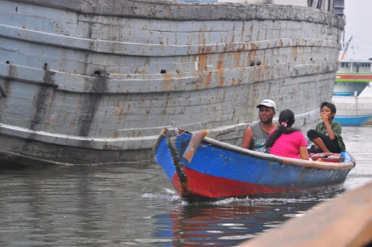 Kehidupan keras nelayan kecil di Pelabuhan Sunda Kelapa