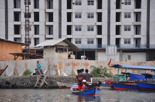 Kehidupan keras nelayan kecil di Pelabuhan Sunda Kelapa