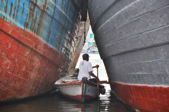 Kehidupan keras nelayan kecil di Pelabuhan Sunda Kelapa