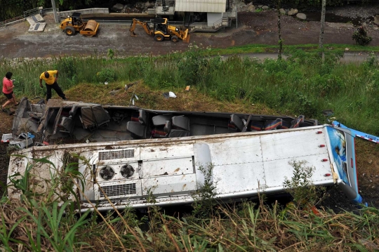 Bus terjun ke jurang di Kosta Rika, 11 orang tewas