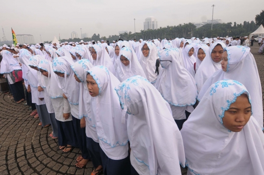 Puluhan ribu santri padati upacara di Monas