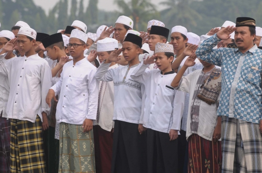 Puluhan ribu santri padati upacara di Monas