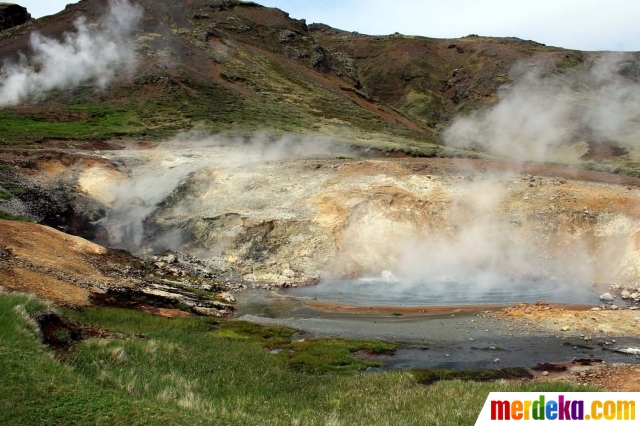 Foto Melihat lebih dekat sumber panas bumi di Islandia 