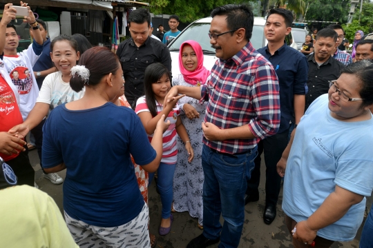 Djarot bagikan 1.000 kacamata untuk warga Cipinang Cempedak