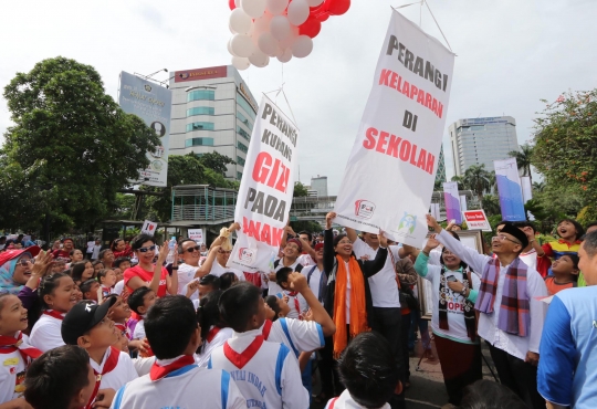 Aksi street performance anak-anak SD memperingati Hari Pangan