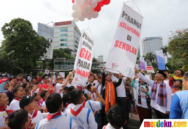 Foto : Aksi street performance anak-anak SD memperingati 