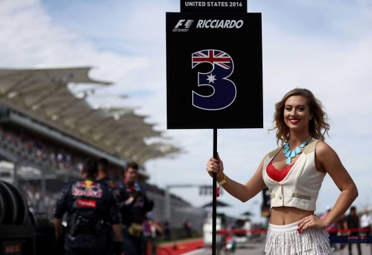 Aksi gadis-gadis grid F1 seksi di GP Amerika
