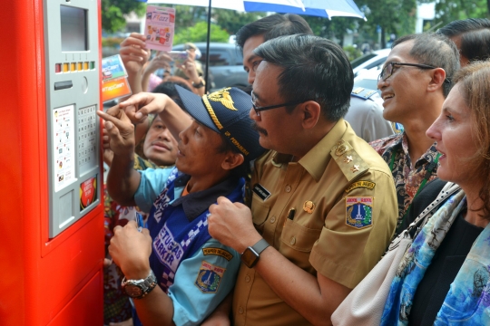 Wagub Djarot uji coba Parkir on The Street