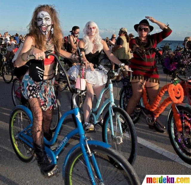 Foto : 8.000 Zombie gentayangan "teror" warga Florida 