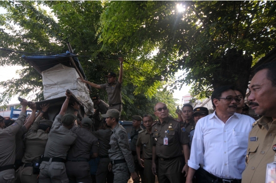 Bentrokan Satpol PP vs PKL di tengah blusukan Djarot