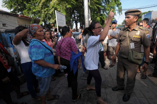 Bentrokan Satpol PP vs PKL di tengah blusukan Djarot