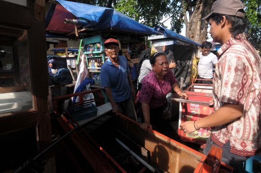Bentrokan Satpol PP vs PKL di tengah blusukan Djarot