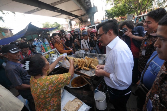 Bentrokan Satpol PP vs PKL di tengah blusukan Djarot