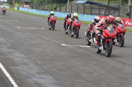 Aksi Marc Marquez latih pembalap muda di Sirkuit Sentul