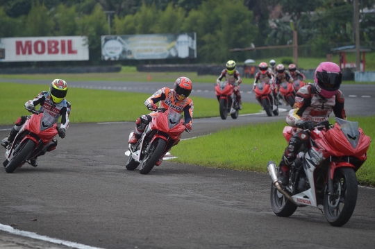 Aksi Marc Marquez latih pembalap muda di Sirkuit Sentul