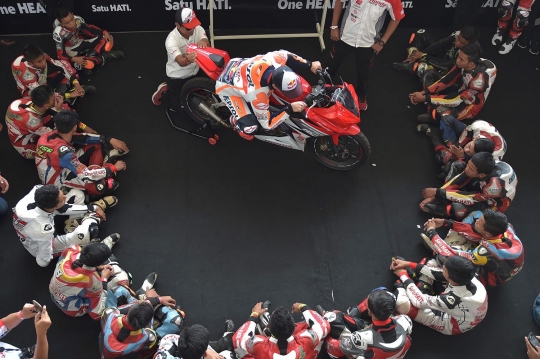 Aksi Marc Marquez latih pembalap muda di Sirkuit Sentul