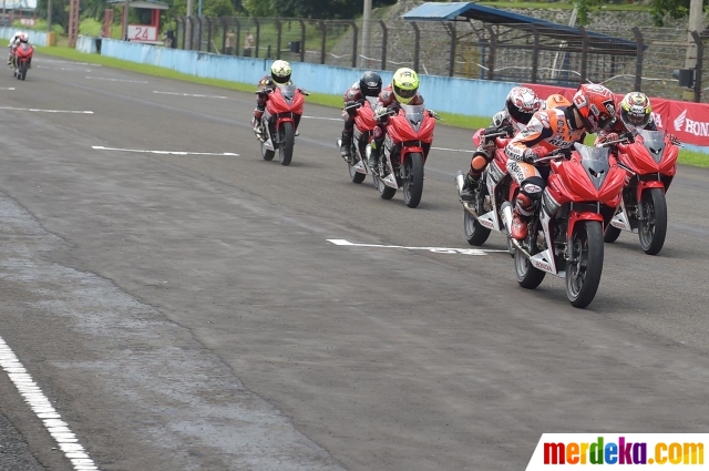 Foto : Aksi Marc Marquez latih pembalap muda di Sirkuit 