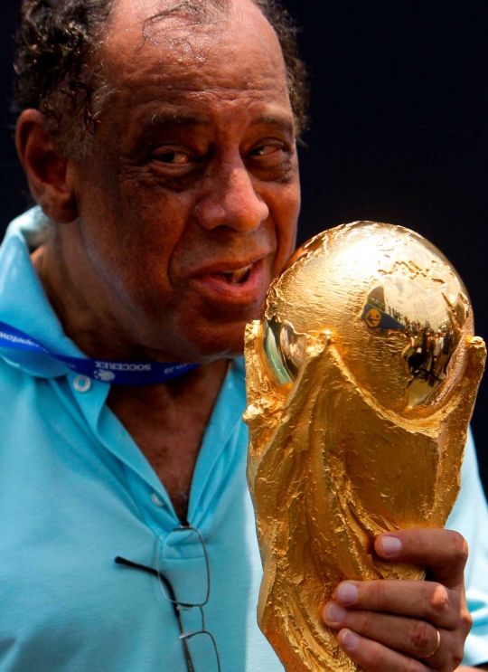 Legenda sepak bola Brasil, Carlos Alberto tutup usia