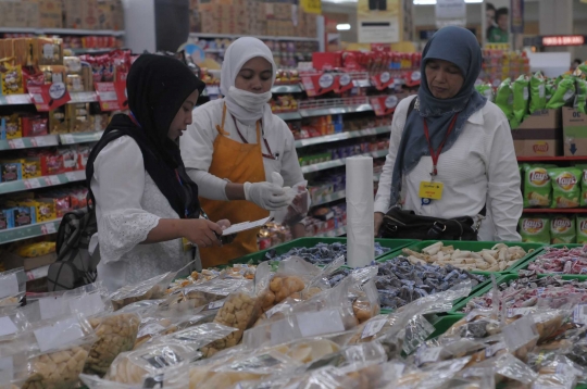 BPOM sidak makanan di Carrefour Kramat Jati