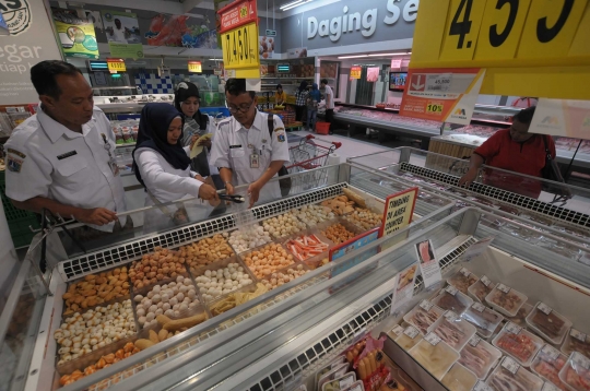 BPOM sidak makanan di Carrefour Kramat Jati