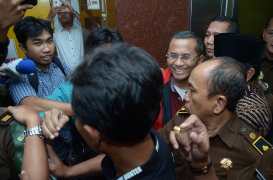 Senyum santai Dahlan Iskan saat ditahan Kejati Jawa Timur