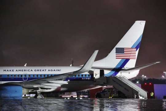 Pesawat kampanye Trump tergelincir