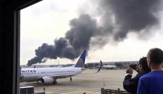 Detik-detik menegangkan saat American Airlines terbakar