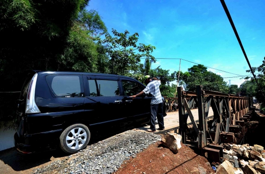 Pembangunan jembatan penghubung Parung-Pamulang mangkrak